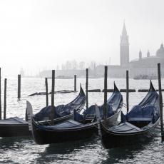 NESREĆE IH NEZAOBILAZE: Kanali u Veneciji skoro presušili - gondole ostale na suvom (FOTO)