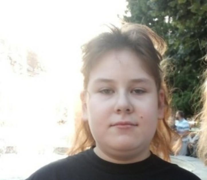 NESTALA SARA IZ JAGODINE (13), DA LI STE JE VIDELI Od juče joj se gubi svaki trag, na sebi ima bele patike, crne helanke i majicu