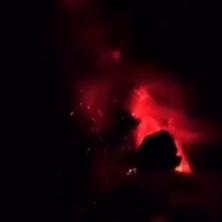 NESTVARNI snimci erupcije vulkana u Indoneziji: VARNICE na sve strane, HILJADE ljudi evakuisano! (VIDEO)