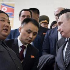 NESVAKIDAŠNJI GEST DVOJICE LIDERA! Pogledajte šta su Putin i Kim poklonili jedan drugom (VIDEO)