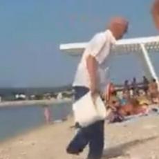 NEVERICA NA PLAŽI NA JADRANU! Hrvat doneo KANTU FEKALIJA na plažu i onda uradio nešto što je ZGROZILO KUPAČE (VIDEO)