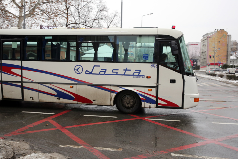NEVEROVATAN IZGOVOR: Lastin vozač izbacio 100 putnika iz autobusa!