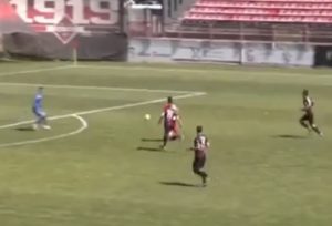 NEVEROVATAN KIKS GOLMANA MAČVE I TO NA DEBIJU: Crveni karton za mladog fudbalera već u 18 minutu! (VIDEO)