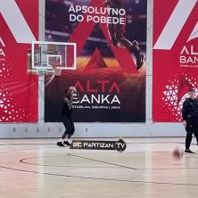 NEVEROVATAN SNIMAK ISAKA BONGE: Nemački košarkaš ZAPREPASTIO navijače Partizana (VIDEO)
