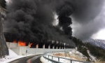 NEVEROVATAN SNIMAK, SEKUNDE IH DELILE OD SMRTI: Autobus sa đacima iz Splita potpuno izgoreo u tunelu (VIDEO+FOTO)