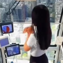 NEVEROVATAN SNIMAK ZAPALIO INTERNET: Pogledajte šta ova devojka radi u kranu na gradilištu, kamera sve snimila (VIDEO)