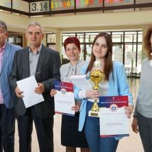 NEVEROVATAN USPEH UČENIKA EKONOMSKIH ŠKOLA U SRBIJI: Pokazali pravi duh na intenzivnom takmičenju, osvojili vredne nagrade (FOTO) 