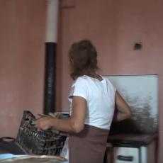 NEVEROVATNA PRIČA IZ SRBIJE: Sedmočlanoj porodici kum isključivao struju jer su glasali za SNS (VIDEO)