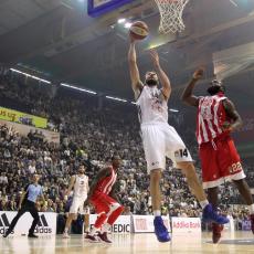 NEVEROVATNO: Bivši NBA igrač zbog BIZARNOG razloga dobio otkaz u grčkom velikanu (FOTO)