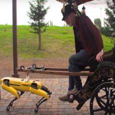 NEVEROVATNO: Ovaj robot vuče rikšu (VIDEO)