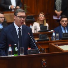NEVEROVATNO: Predsednik Vučić se nije mrdnuo iz skupštinske sale DESET sati i 19 minuta, ravno!