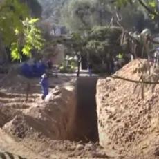 NEVIĐENI UŽAS: Groblja prepuna, vlasti naredile kopanje masovnih grobnica za preminule od korone (VIDEO)