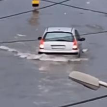 NEVREME NAPRAVILO HAOS U VRŠCU: Pljuskovi i grmljavina paralizovali grad - voda do kolena na ulicama (VIDEO)