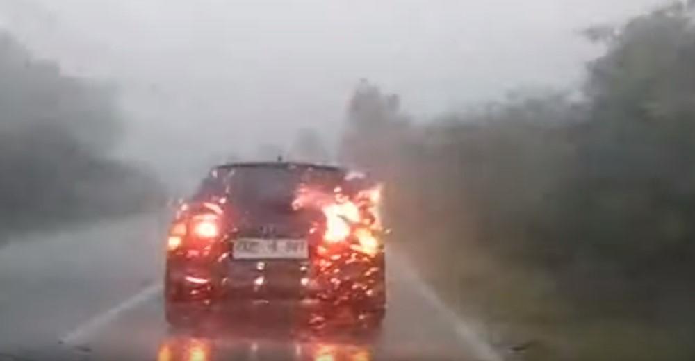 NEVREME STIGLO U BiH: Vozači se zbog kiše zaustavljali na putu, preko Manjače bilo najgore (VIDEO)
