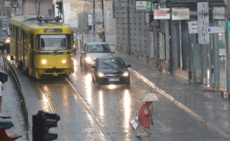 NEVREME STIŽE U REGION: Jaka kiša i vetar u BIH, poplave u Hrvatskoj i Crnoj Gori 