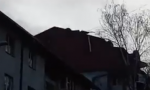 NEVREME TUTNjI SRBIJOM: Jak vetar u Bajinoj Bašti čupao drveće, uništio fasade; Novi Pazar: Vetar čupa limove (FOTO+VIDEO)