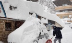 NEVREME U EVROPI ODNOSI ŽIVOTE: Stradalo 13 osoba, sneg i na grčkim ostrvima