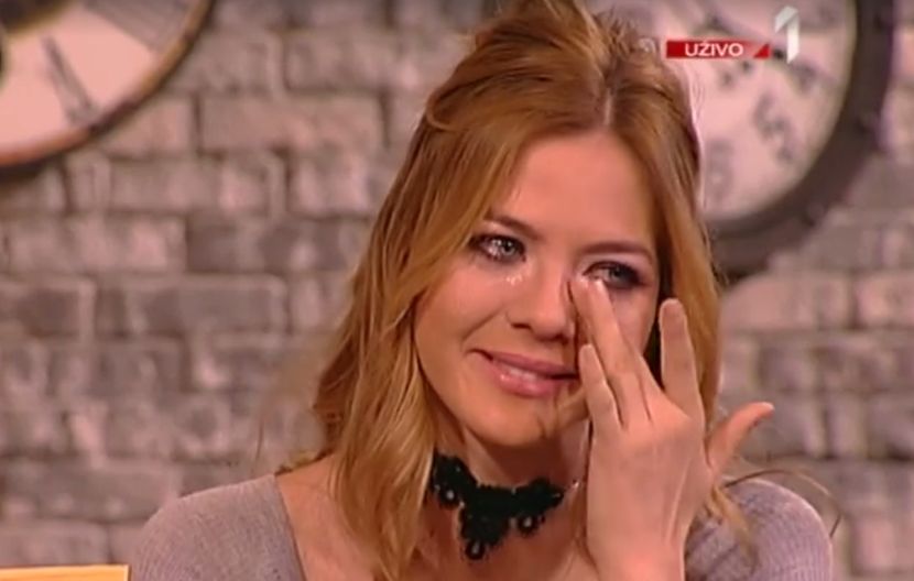 NIJE MOGLA DA ZAUSTAVI SUZE: Pogledajte šta je to rasplakalo prelepu Ninu Janković (VIDEO)