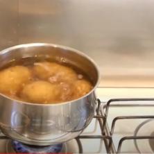 NIKAKO NE BACAJTE vodu u kojoj se kuvao krompir - Iskoristite je OVAKO, a REZULTAT je zadivljujuć!