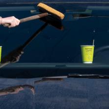 NIKAKO NEMOJTE ZABORAVITI: Očistite šoferšajbnu IZNUTRA na pravilan način, da ne biste imali probleme pri vožnji