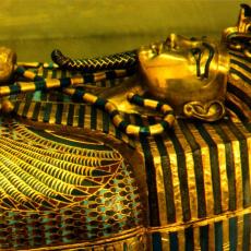 NJEGOVA GROBNICA JE USMRTILA 6 ARHEOLOGA: Prokletstvo Tutankamona i DANAS PROGONI mnoge (VIDEO)