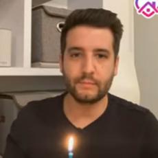 NJEGOVO LICE GOVORI SVE! Slavi rođendan u karantinu - i jedino društvo mu je ONA! Tužan li je! (VIDEO)