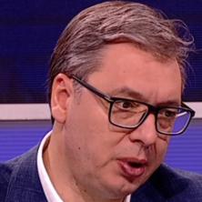 NJIMA JE SRPSKA ZASTAVA KAO CRVENA MARAMA Vučić o nasilju opozicionih političara: Gde god je vide hoće da je cepaju