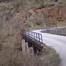 NOĆ PARAJU PLAČ I VRISAK PROKLETIH DUŠA! Najjezivije mesto u Srbiji: Mrtvački most ne prelaze ni lokalni meštani (VIDEO)