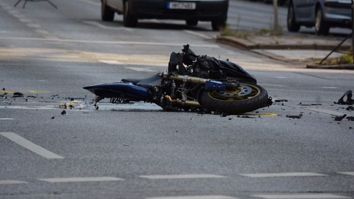 NOĆ U BEOGRADU: Teško povređen motociklista