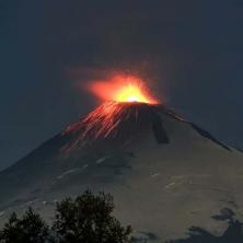 NOĆAS JE BILO KRITIČNO: Prvi snimci čuvenog vulkana najavljuju katastrofu, naređena OPŠTA EVAKUACIJA (VIDEO)