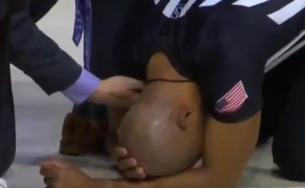 NOKAUTIRAO SUDIJU: Košarkaš ga udario u glavu, arbitar se srušio! Pogledajte incident na meču NCAA lige (VIDEO)