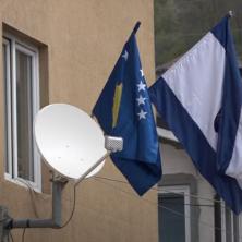 NOVA KURTIJEVA PROVOKACIJA! U Leposaviću okačena zastava lažne države na zgradi policijske stanice (VIDEO)