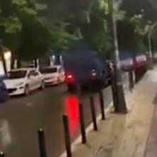 NOVA NAPETOST NA KOSOVU: Oklopna vozila ROSU patroliraju Severnom Mitrovicom, specijalci detaljno pretresaju ljude! (VIDEO)
