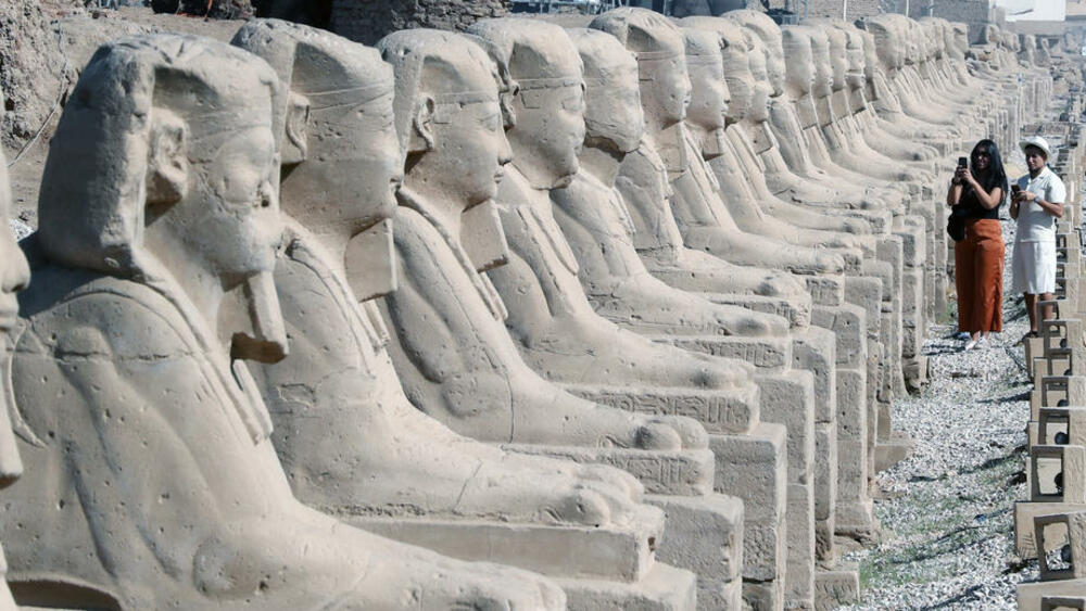 NOVA OTKRIĆA EGIPATSKIH ARHEOLOGA: U Luksoru otkrivene kolosalne statue faraona u obliku sfinge FOTO