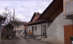 NOVA PROVOKACIJA U GORAŽDEVCU: Ispisan grafit UČK na vratima porodične kuće (FOTO+VIDEO)
