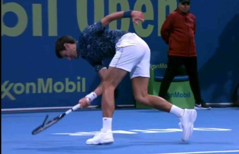 NOVAK IZGUBIO ŽIVCE I SLOMIO REKET: Pogledajte reakciju Đokovića u meču sa Bautistom Agutom (VIDEO)