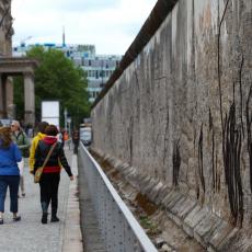 NOVI BERLINSKI ZID!? Gradske vlasti podižu betonske prepreke