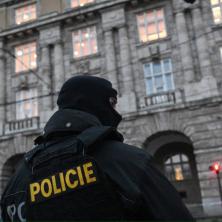 NOVI HAOS U PRAGU! Policija uhapsila muškarca zbog sumnje da je nosio bombu
