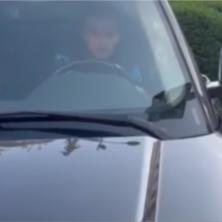 NOVOSAĐANI SILNO ŽELE DA UPOZNAJU OVU DEVOJKU: Uhvatila je lopova kako joj krade auto, a zbog njene reakcije GORE društvene mreže! (VIDEO)