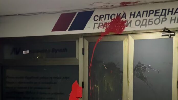 NPS o saslušavanju studenata u Nišu zbog crvene farbe: Policija kao privatno obezbeđenje SNS-a