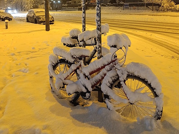 NSBI: Biciklističke staze u Novom Sadu uopšte se ne čiste, na njih se odlaže sneg
