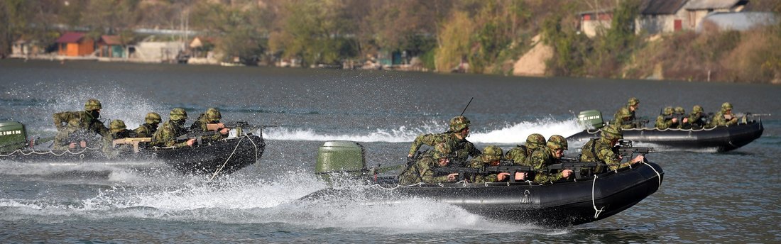 Na Dunavu kod Beograda u toku obuka vojnika Rečne flote
