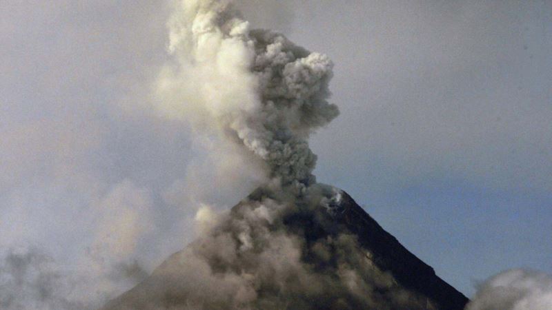 Na Filipinima evakuirano 12.000 ljudi zbog erupcije vulkana