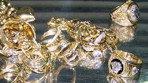Na Gradini zaplenjen zlatan nakit sa dijamantima