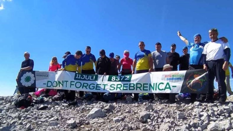 Na Prenju planinari istaknuli transparent Ne zaboravite Srebrenicu