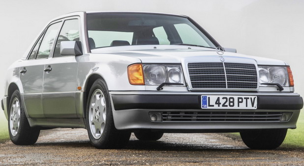 Na aukciji Mercedes-Benz 500E i Lancia Thema 8.32 glumca Rowana Atkinsona