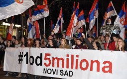 
					Na devetom protestu Jedan od pet miliona u Novom Sadu traže se ostavke čelnih ljudi 
					
									