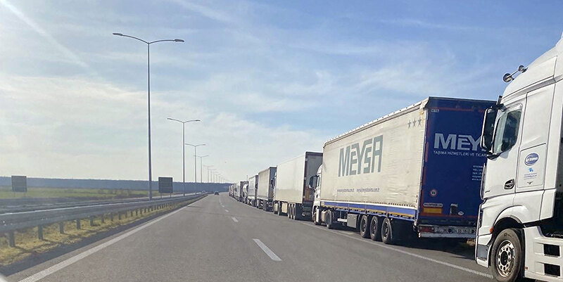Umeren saobraćaj, kamioni na graničnim prelazima čekaju do 3 sata