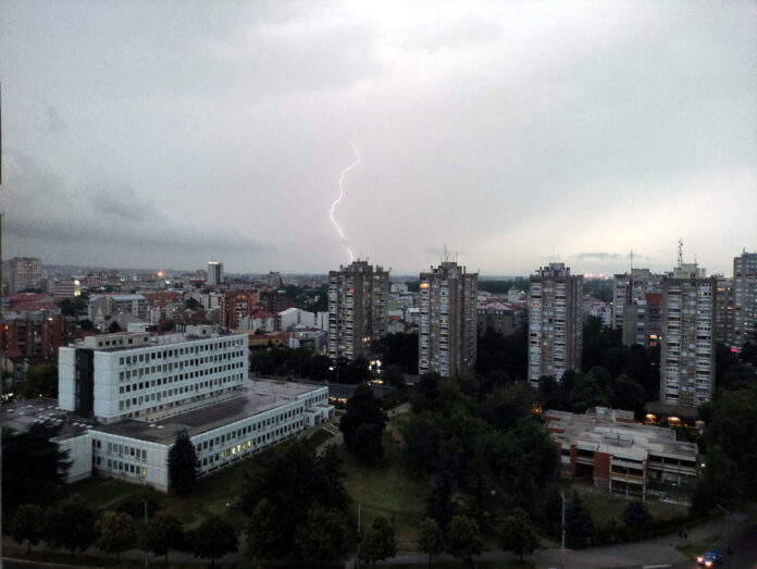 Na jugu sutra pljuskovi, grmljavina, ponegde i grad
