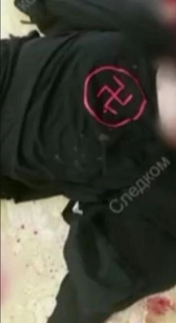 Na pištoljima napisao reč “mržnja”, na odeći imao svastiku, ovo je ubica iz Rusije (FOTO)